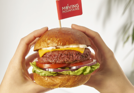 Moving Mountains B12 Burger, the UK’s first ever meatless raw ‘bleeding’ burger, launching in early 2018, (www.movingmountainsfoods.com) (3)